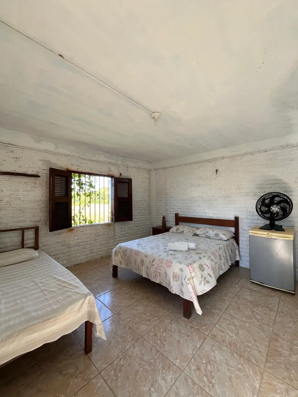 Quarto 14 — vista geral da suíte