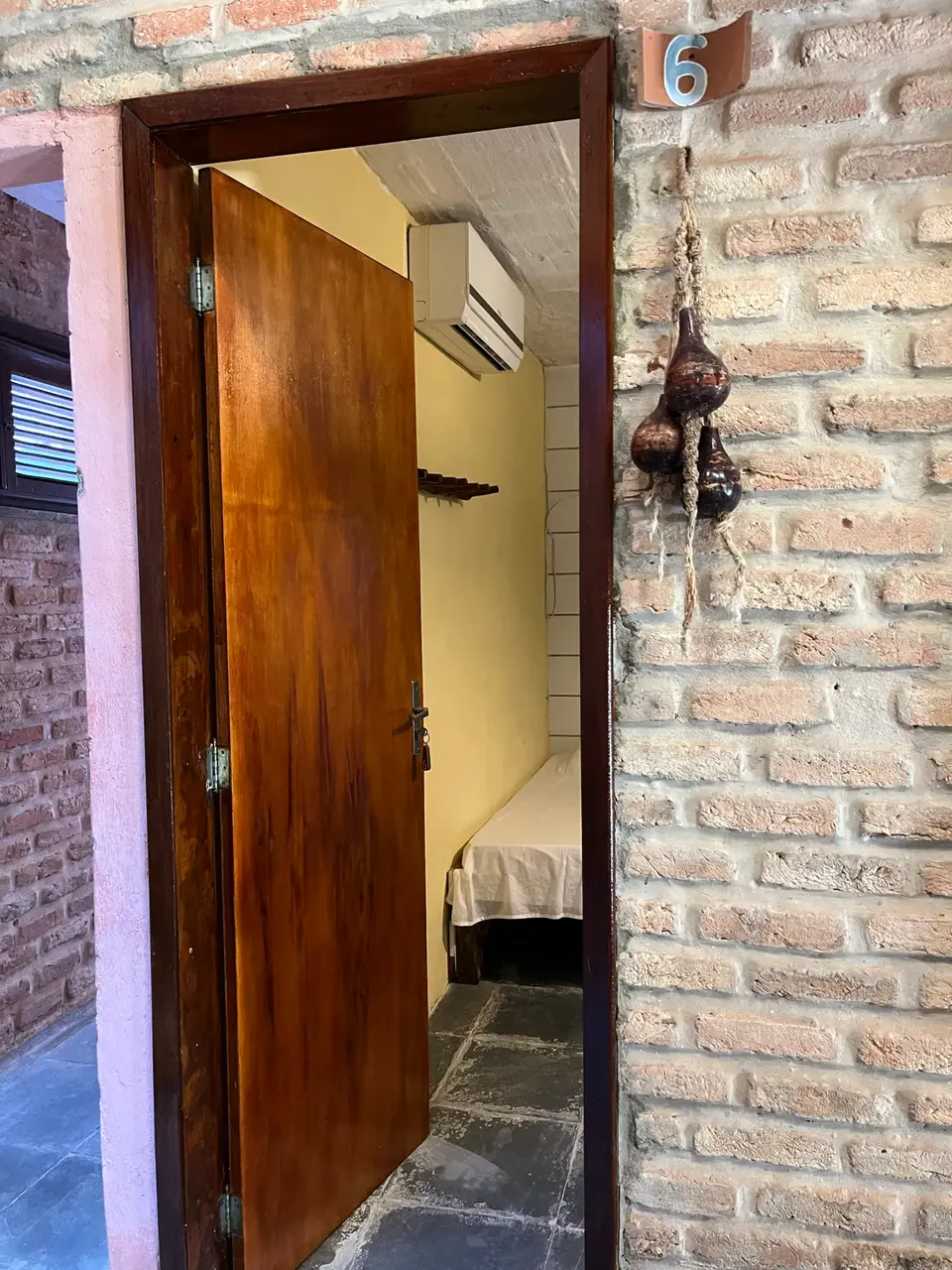 Quarto 6 — detalhe da suíte